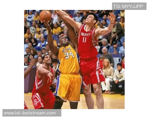 姚明发球故意引发争议球迷热议其背后的战术意图与心理博弈