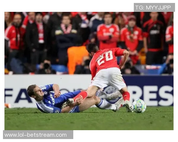 本菲卡主场大胜里昂三球完胜绝杀时刻点燃全场激情 本菲卡主场大胜里昂三球完胜绝杀时刻点燃全场激情