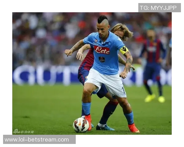 波尔图与那不勒斯友谊赛战成平局惊险时刻引发全场热烈反响 波尔图与那不勒斯友谊赛战成平局惊险时刻引发全场热烈反响