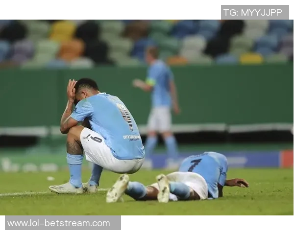 友谊赛精彩回顾：里昂逆转曼城引发全场热烈反响