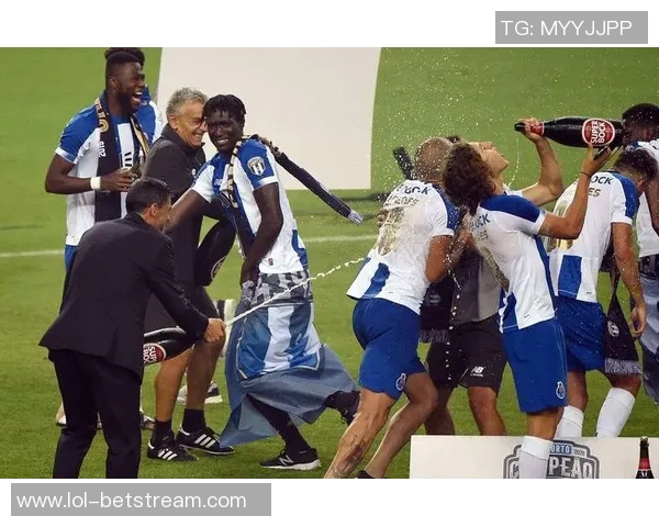 欧联杯惊天逆转波尔图6-2狂胜皇马引发全场震撼 欧联杯惊天逆转波尔图6-2狂胜皇马引发全场震撼