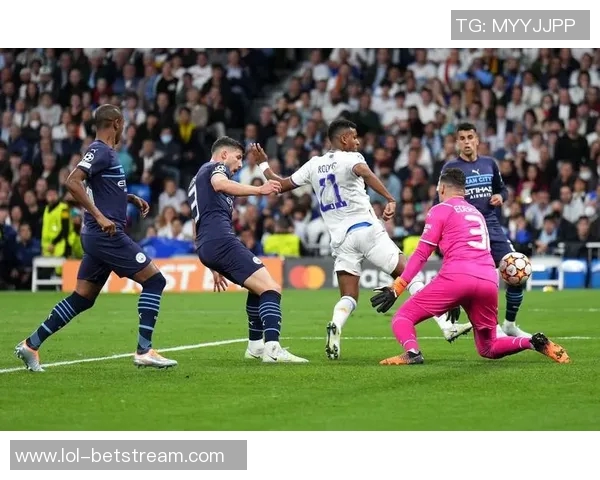 欧冠激战:利物浦与曼城平局后点球大战引发全场狂欢解析 欧冠激战:利物浦与曼城平局后点球大战引发全场狂欢解析