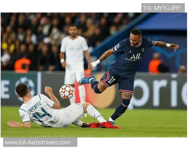 西甲激战：皇马完胜巴黎圣日耳曼乌龙球引发全场狂欢集锦回顾